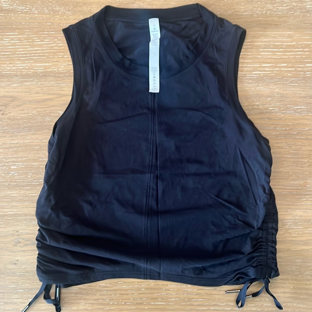 EUC lululemon side scrunch tank top - Size 6